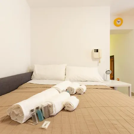 Guesthost - Functional Apartamento