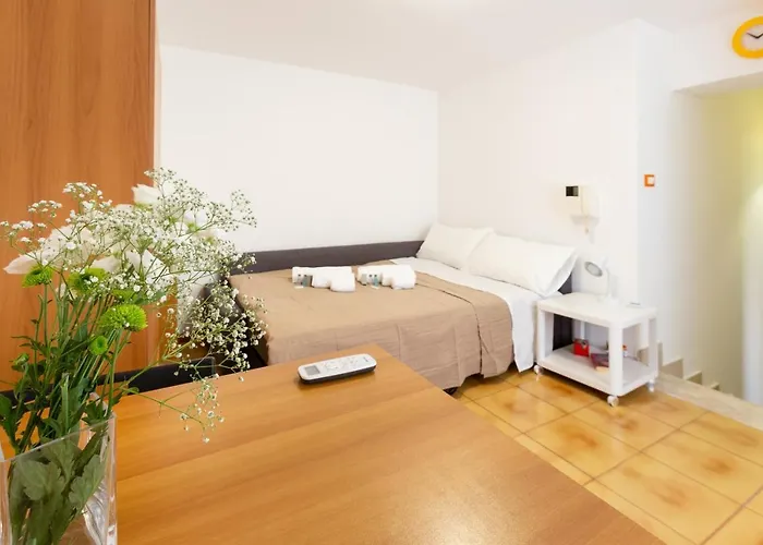 Guesthost - Functional